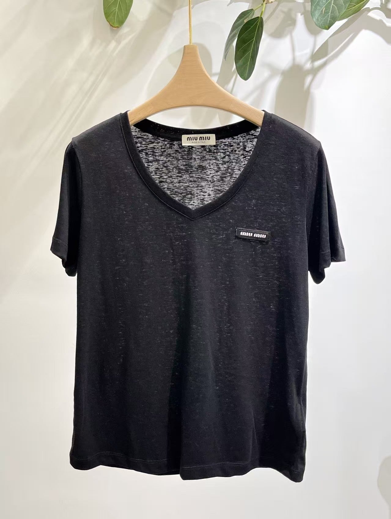 Miumiu 2026 V-neck short-sleeved T-shirt Cotton