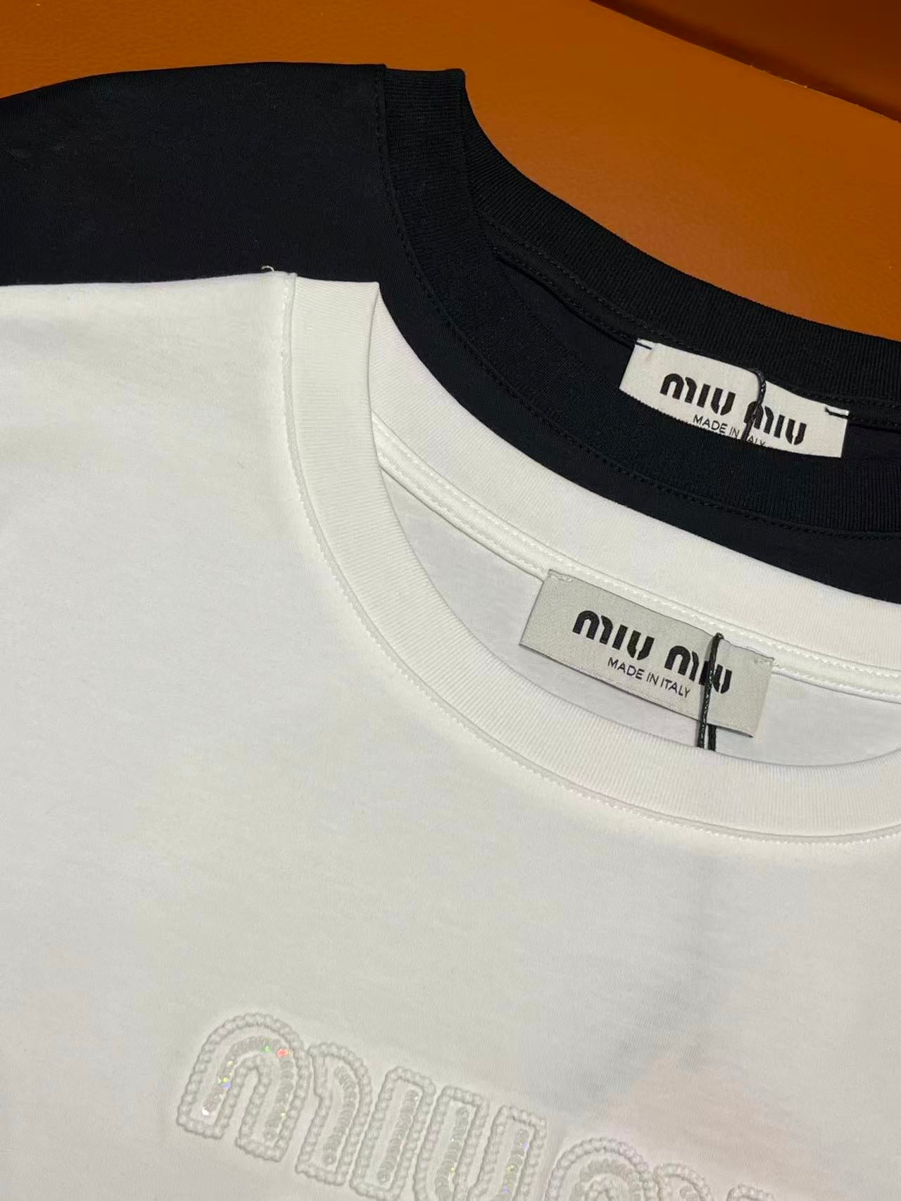 Miumiu 2026 Short-sleeved T-shirt With 3D Embroidered Logo White Black Cotton