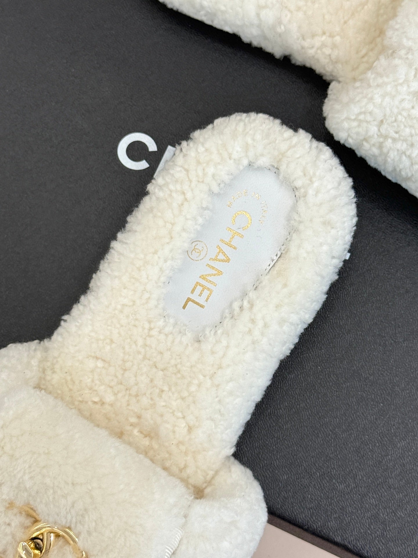 Chanel 25 Buckle Flip-up Thick-soled Slippers White Wool 465383