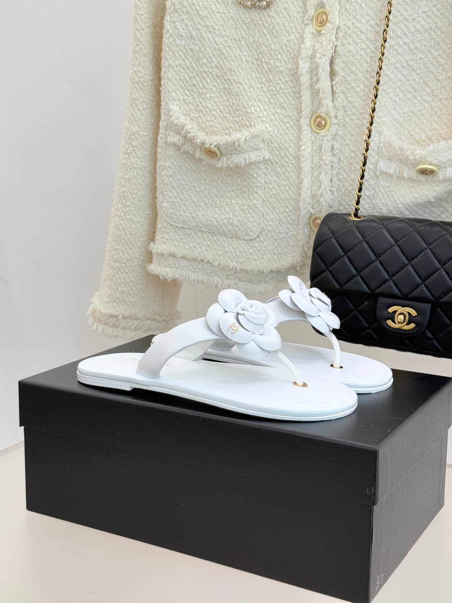 CC 26 Camellia Thong Sandal White Sheepskin 610002