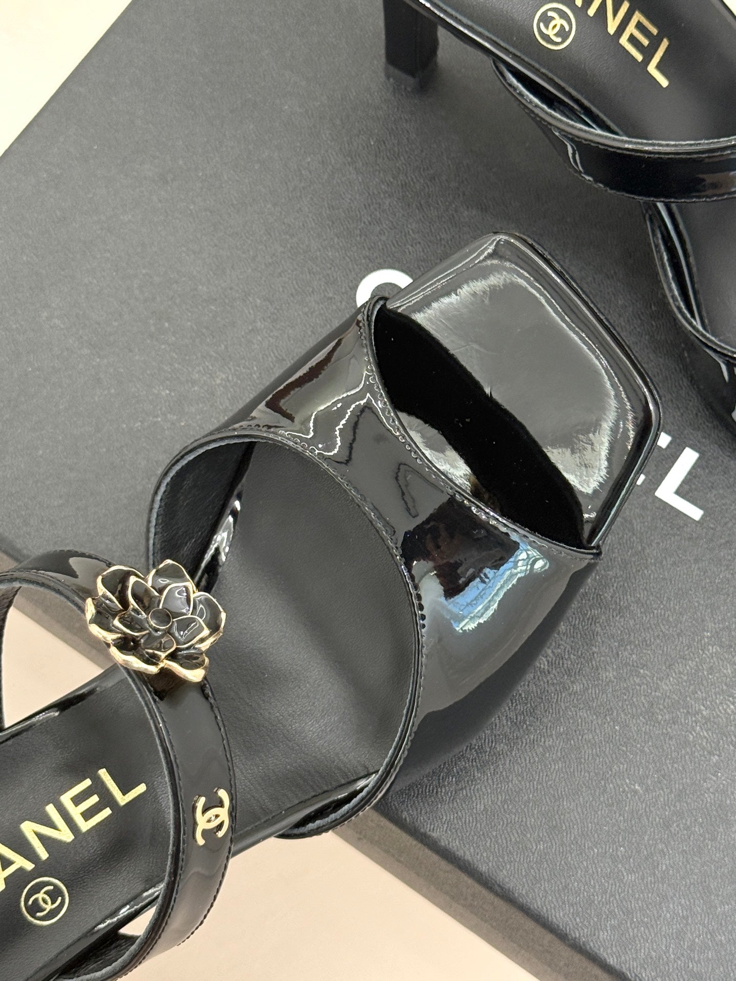 CC 26s High Heeled Sandals Black Patent Leather 643034