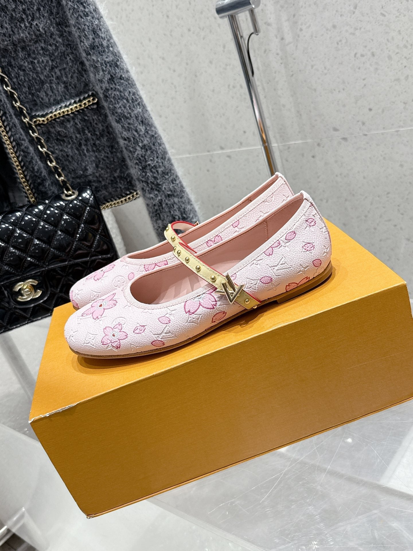 LV 26s Ballet Flats Light Pink Monogram Leather  610840