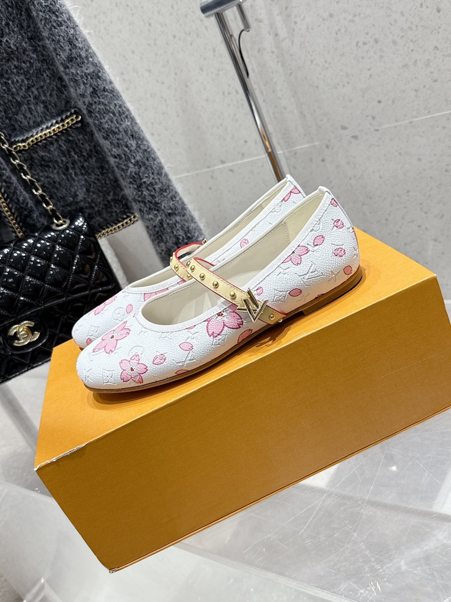 LV 26s Ballet Flats White Pink Monogram Leather  610841