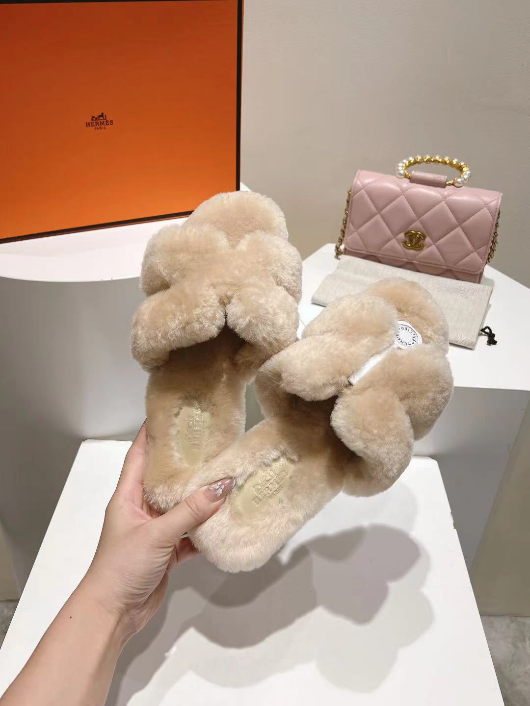 Hermes Oran Sandal Beige Sheep Fur 406993