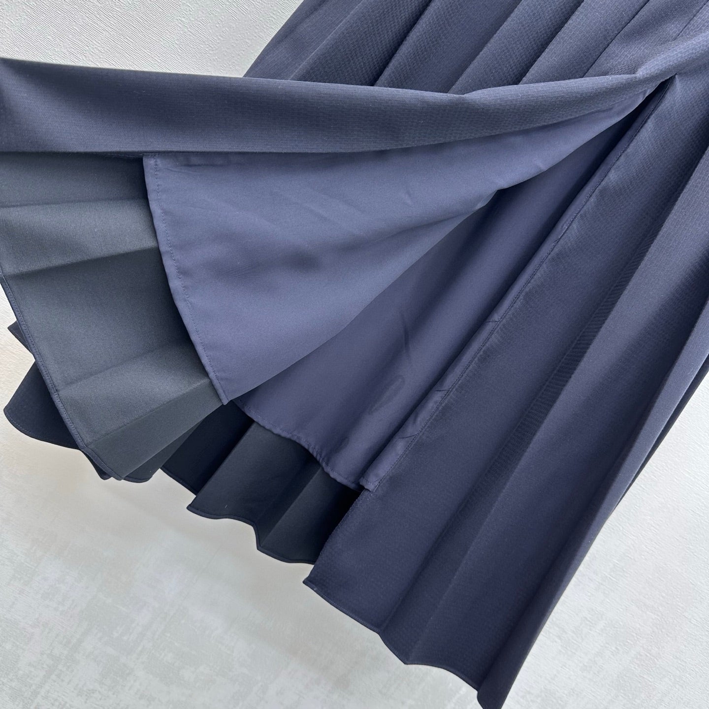 Miumiu 2026 Leather-buckled Pleated Midi Skirt Navy Blue Cotton 356069