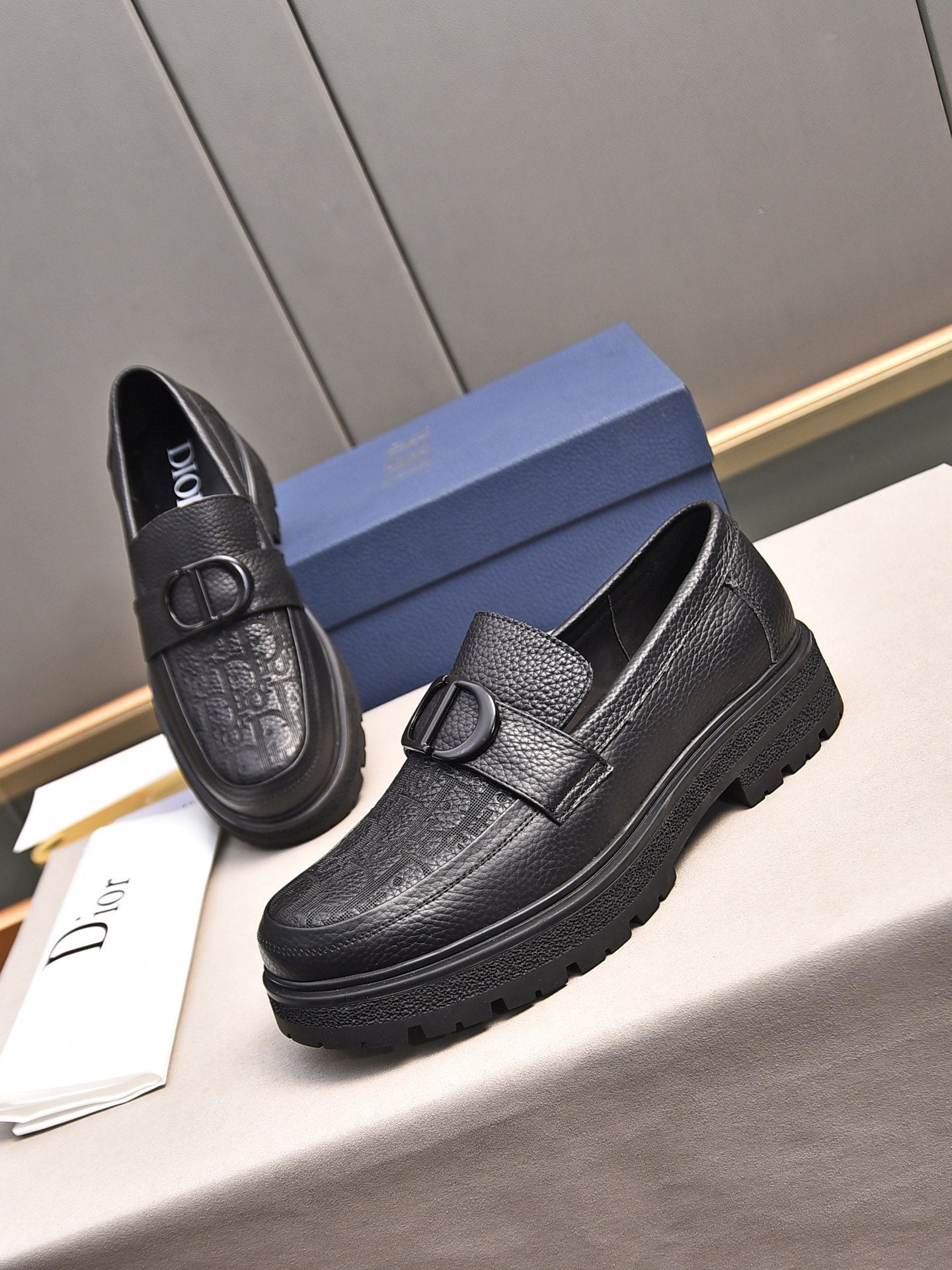 CD SYMBOL EXPLORER LOAFER BLACK GRAINED CALFSKIN