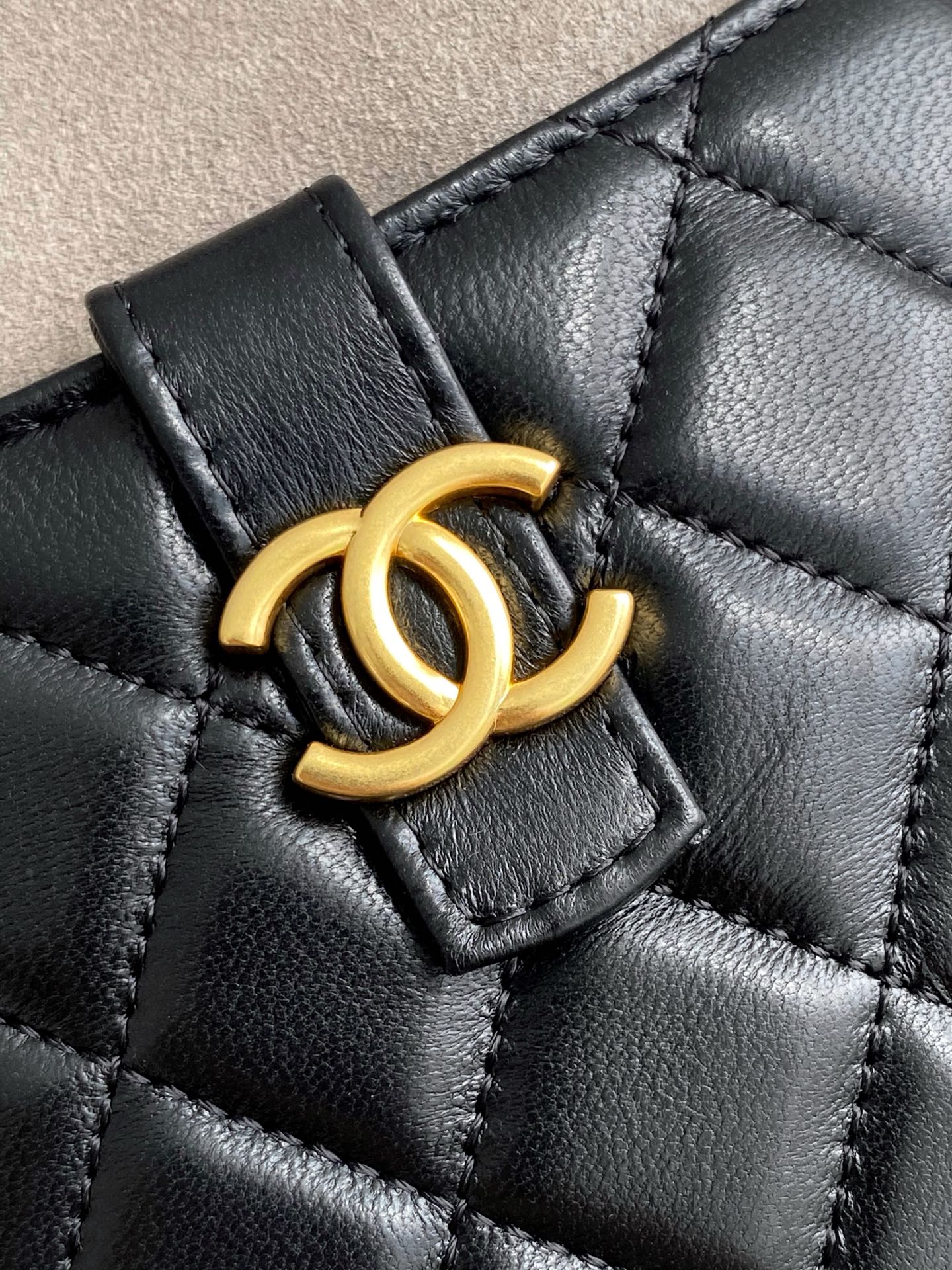 CC 25A Clutch With Chain 18cm Grey Suede Black Calfskin