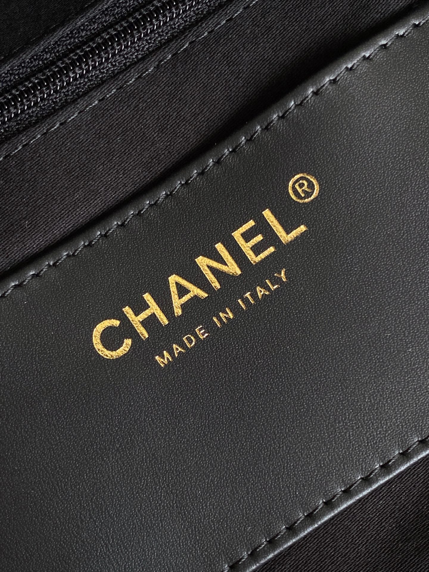 Chanel 25K Bag 38cm Black Gold Sheepskin 293989