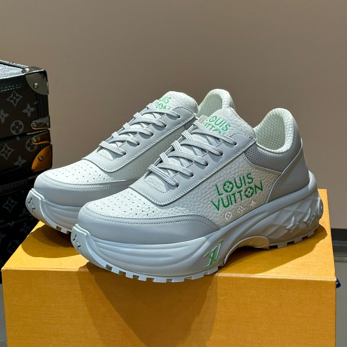 THICK-SOLED SNEAKER WHITE AND GREY CALFSKIN