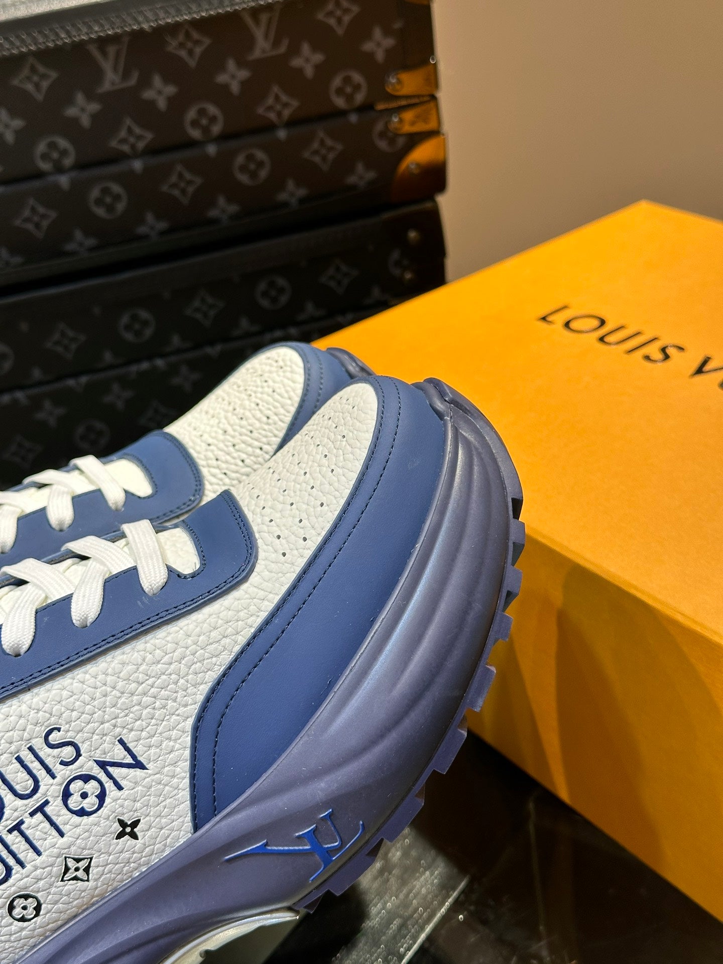 THICK-SOLED SNEAKER COBALT BLUE AND WHITE CALFSKIN