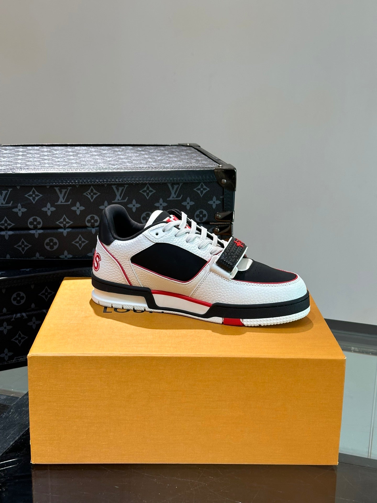 LV TRAINER SNEAKERS IN WHITE CALFSKIN AND BLACK MIX RED SUEDE