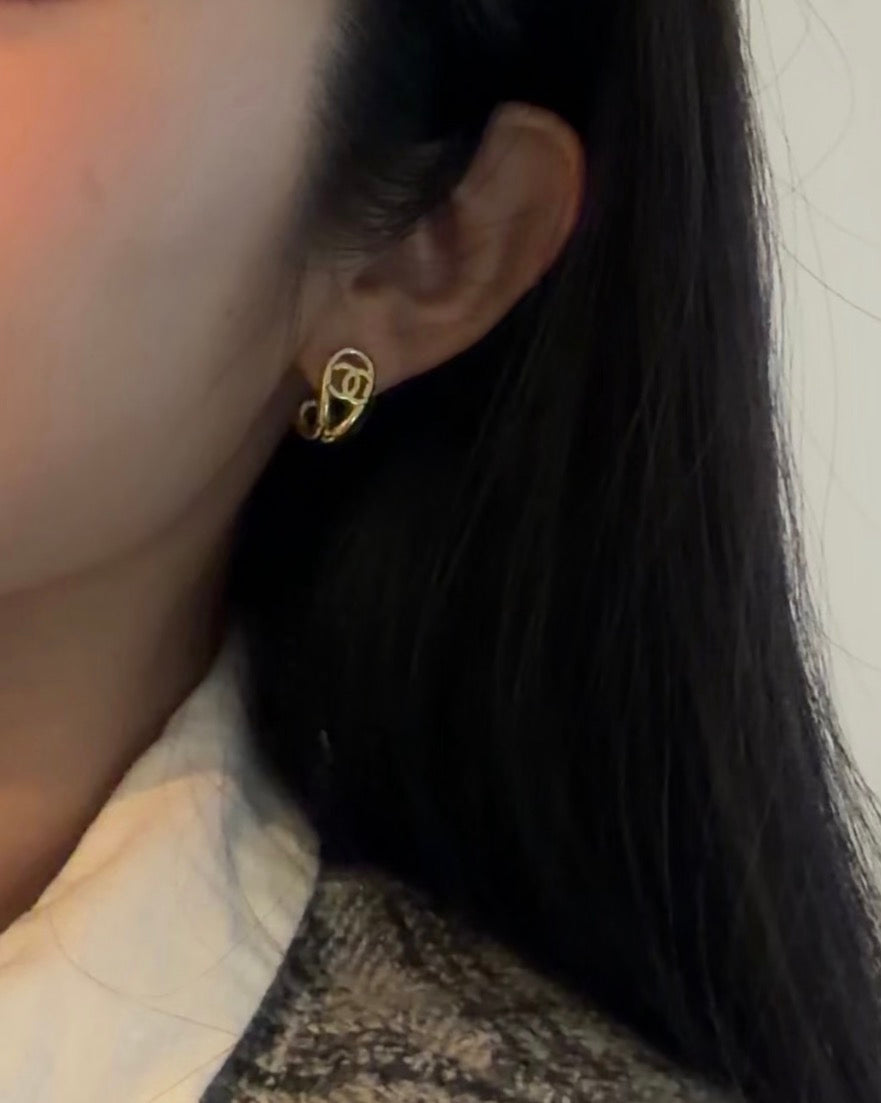 Chanel 2026 Hollowed-out CC Gold Teardrop Earrings