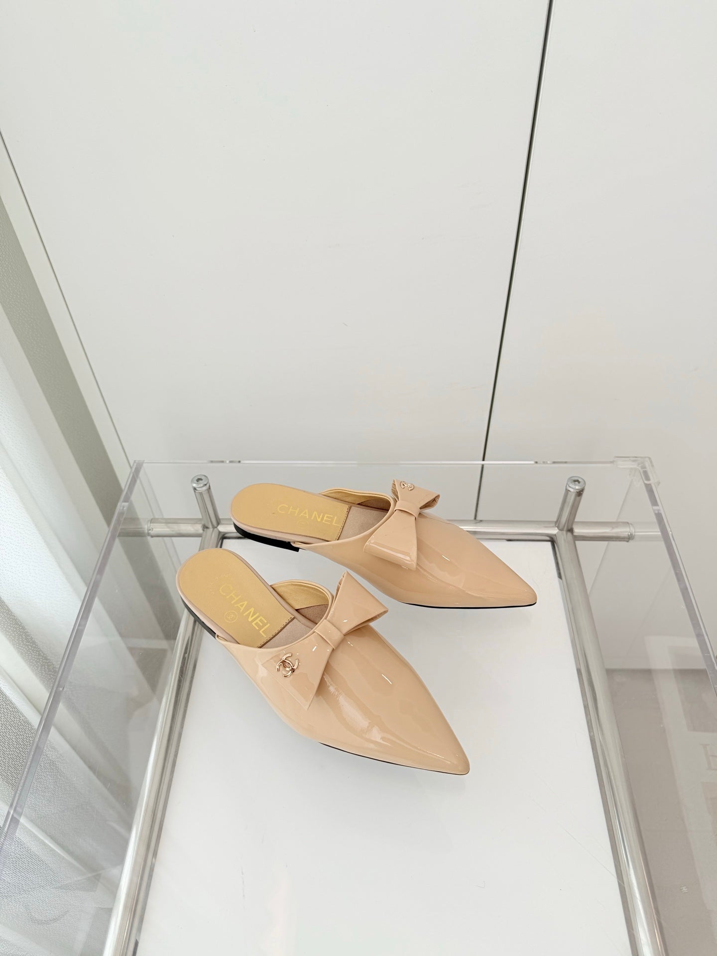 Chanel 2026 New Flat Mules Patent Leather Sheepskin 823436