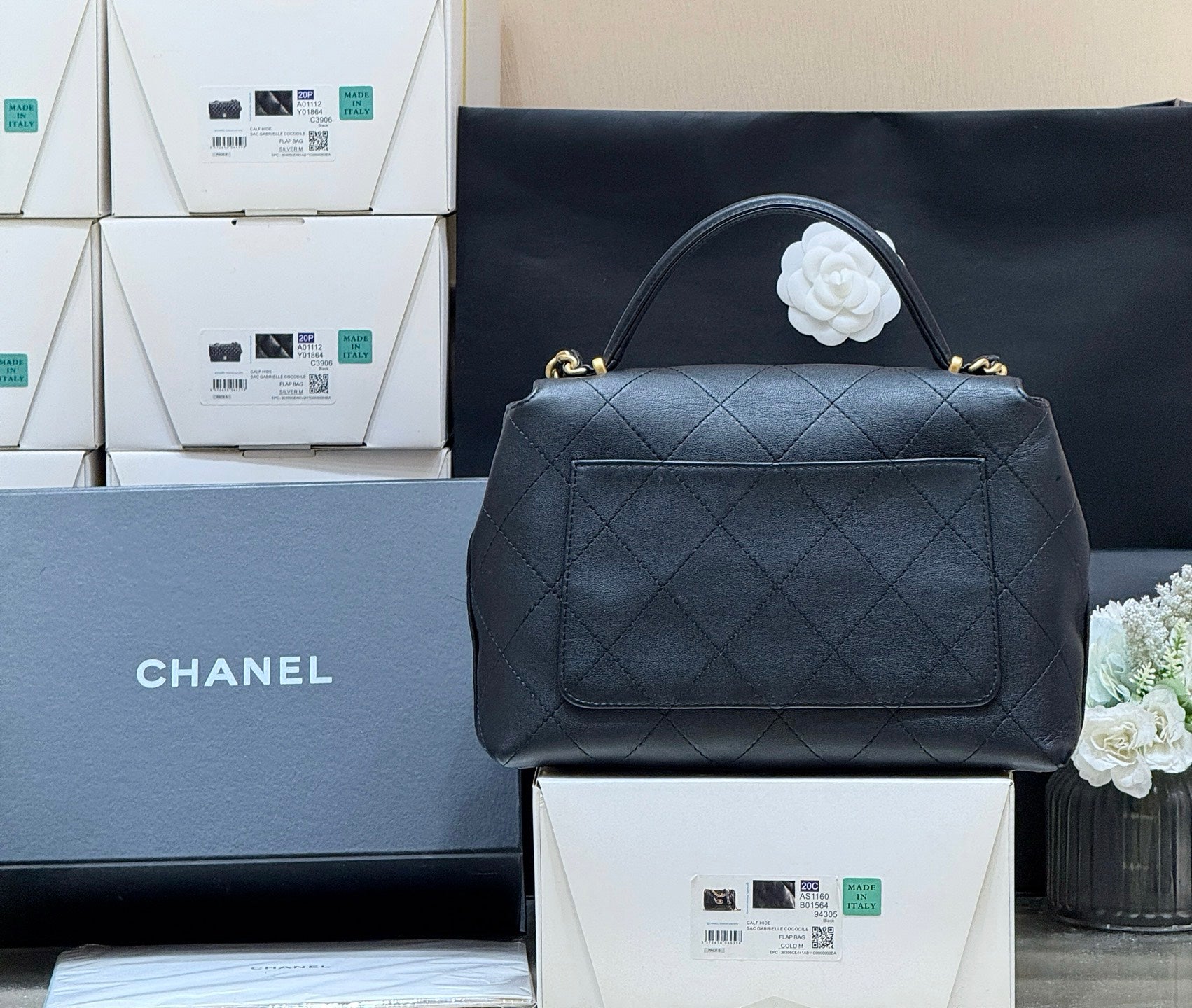 Chanel 2026 Handle Bag 28cm Black Cowhide 290241