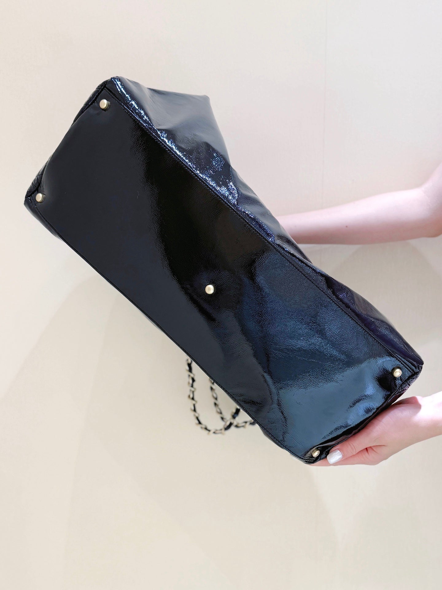 Chanel 2026 CC Chain Hobo Bag 47cm Black Patent Leather 353039