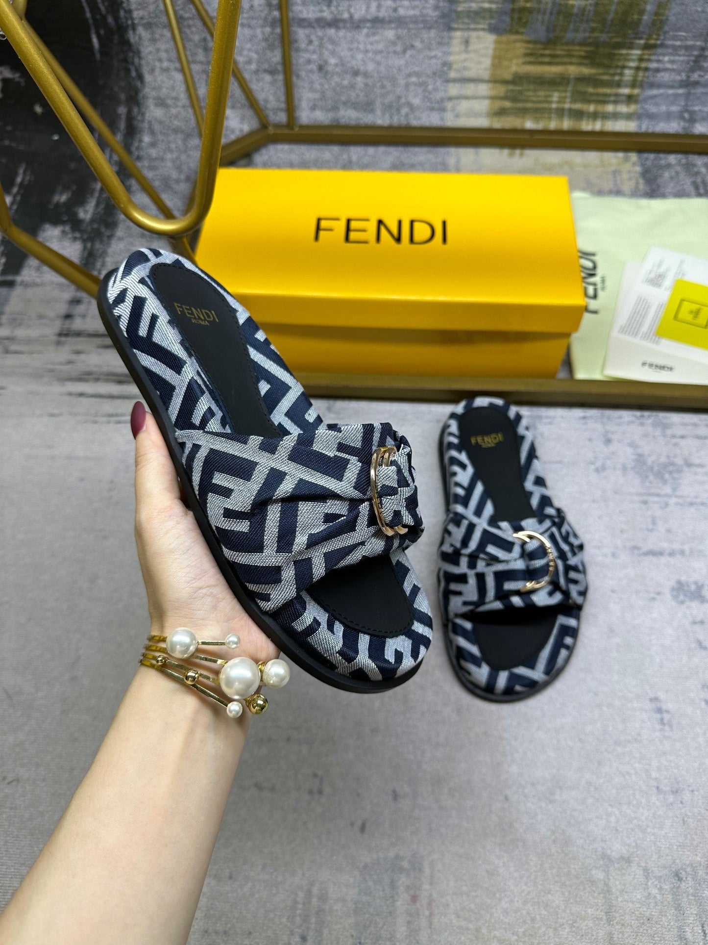 FF Feel 10 Black Grey FF jacquard Slide