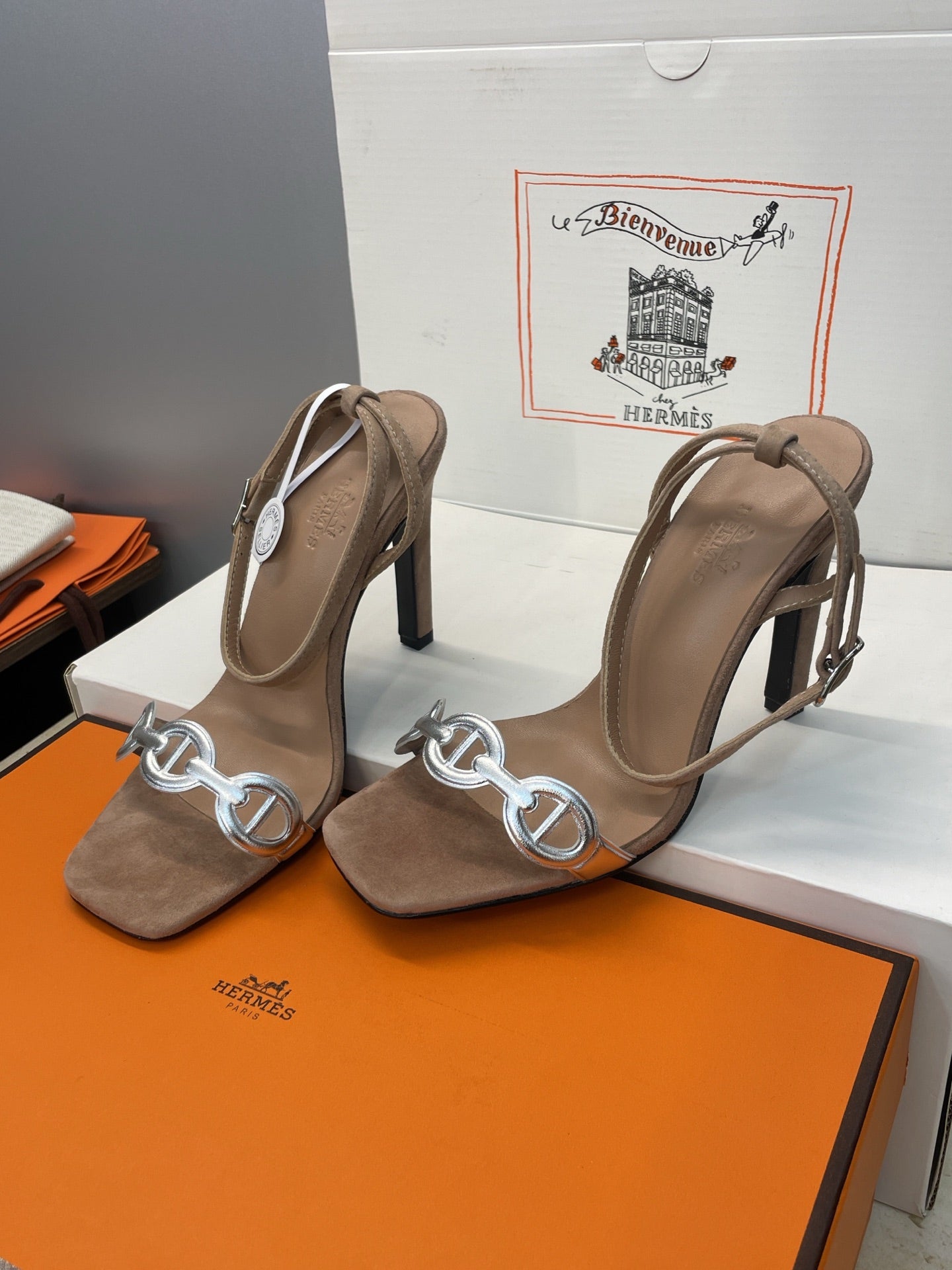 HM 26ss Pig-Nose Sandals  105 Brown Suede Leather 607084