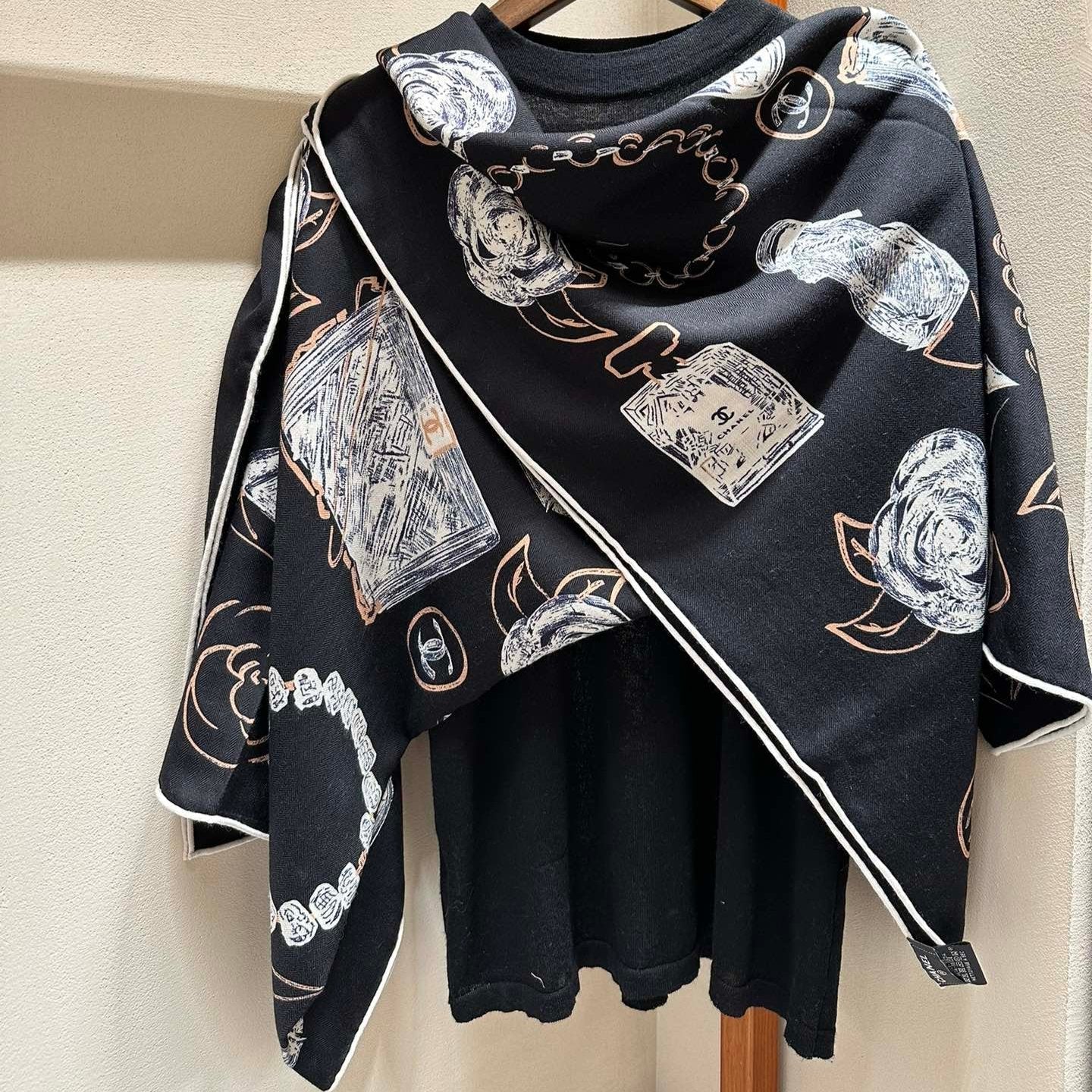 CC Square Scarf 140 CM In Black White Cashmere Silk 408655
