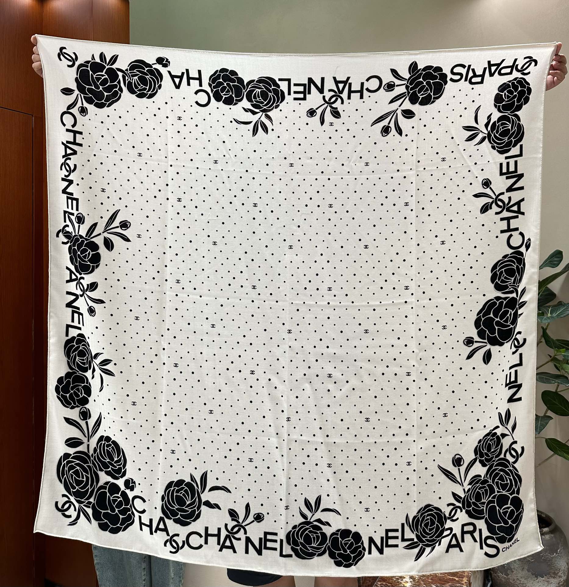CC Square Scarf 140 CM In White Mix Black Silk 396374