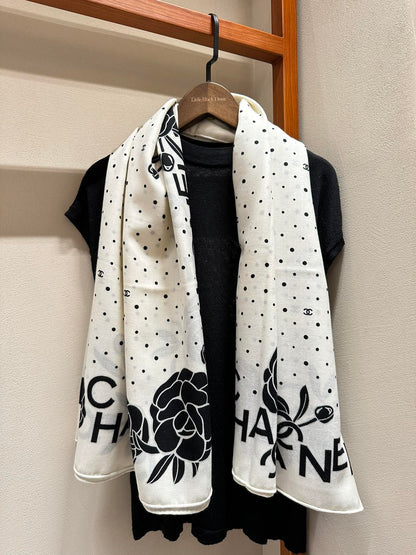 CC Square Scarf 140 CM In White Mix Black Silk 396374