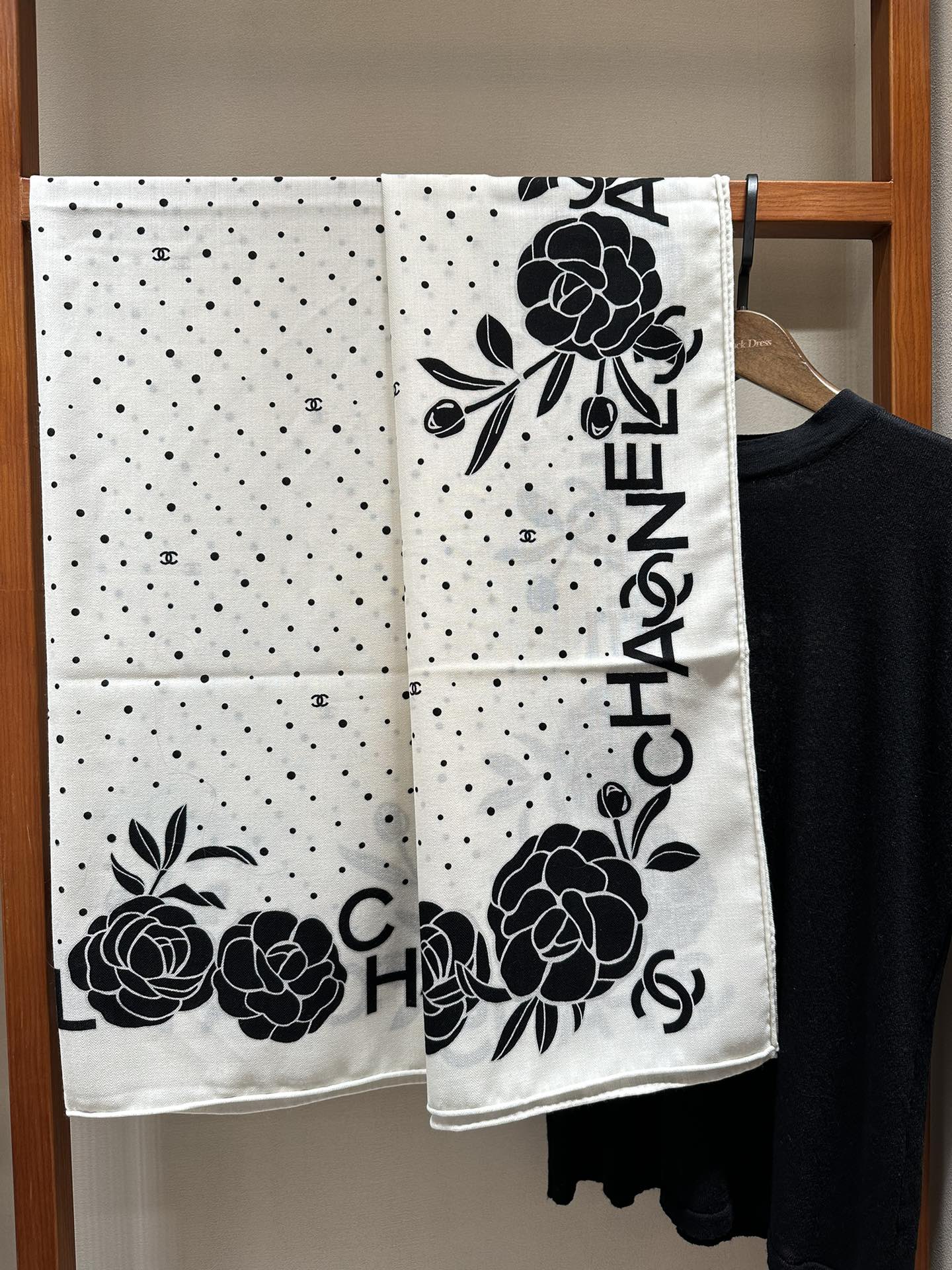 CC Square Scarf 140 CM In White Mix Black Silk 396374