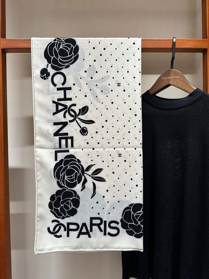 CC Square Scarf 140 CM In White Mix Black Silk 396374