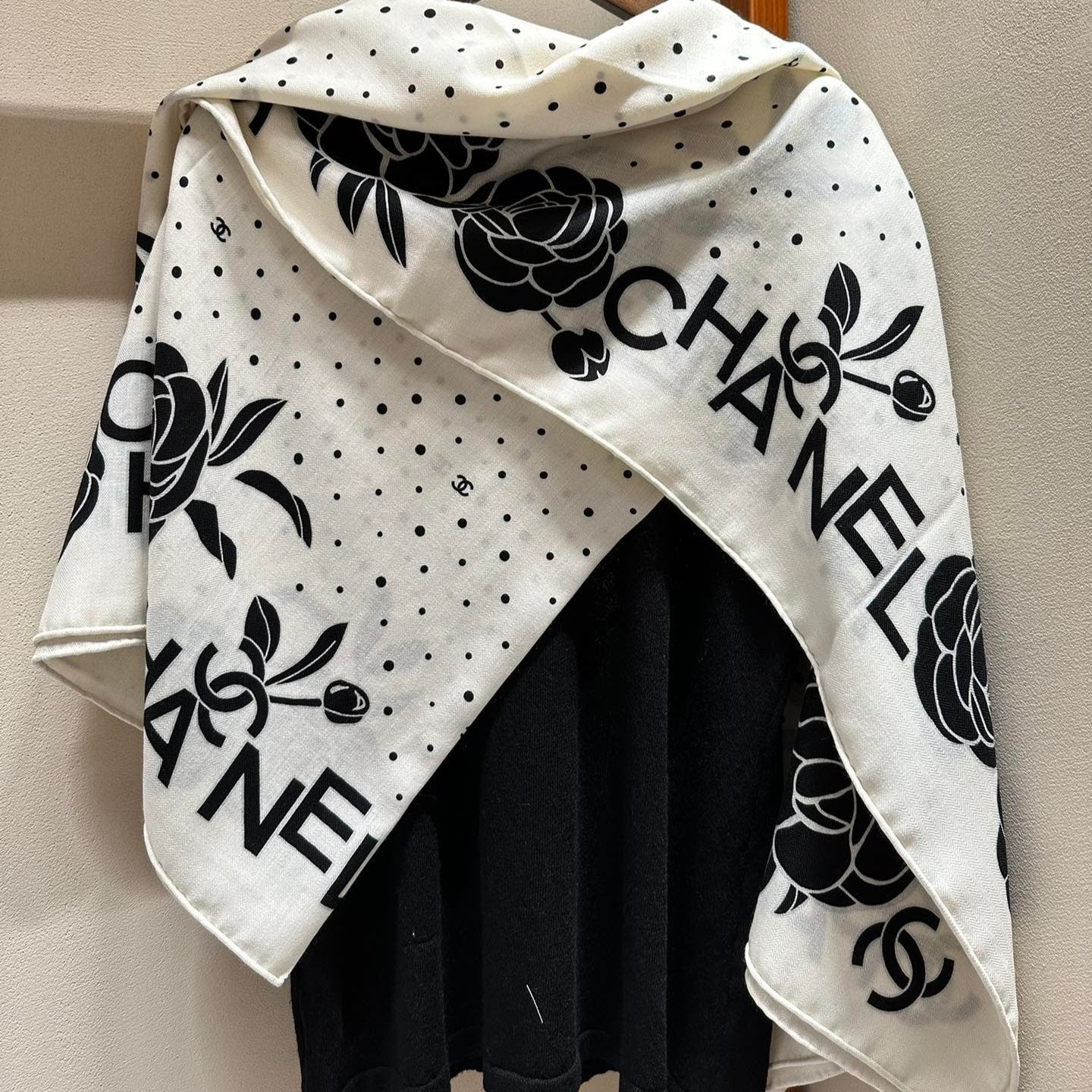 CC Square Scarf 140 CM In White Mix Black Silk 396374