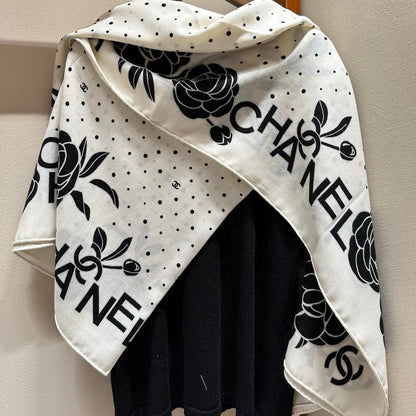 CC Square Scarf 140 CM In White Mix Black Silk 396374