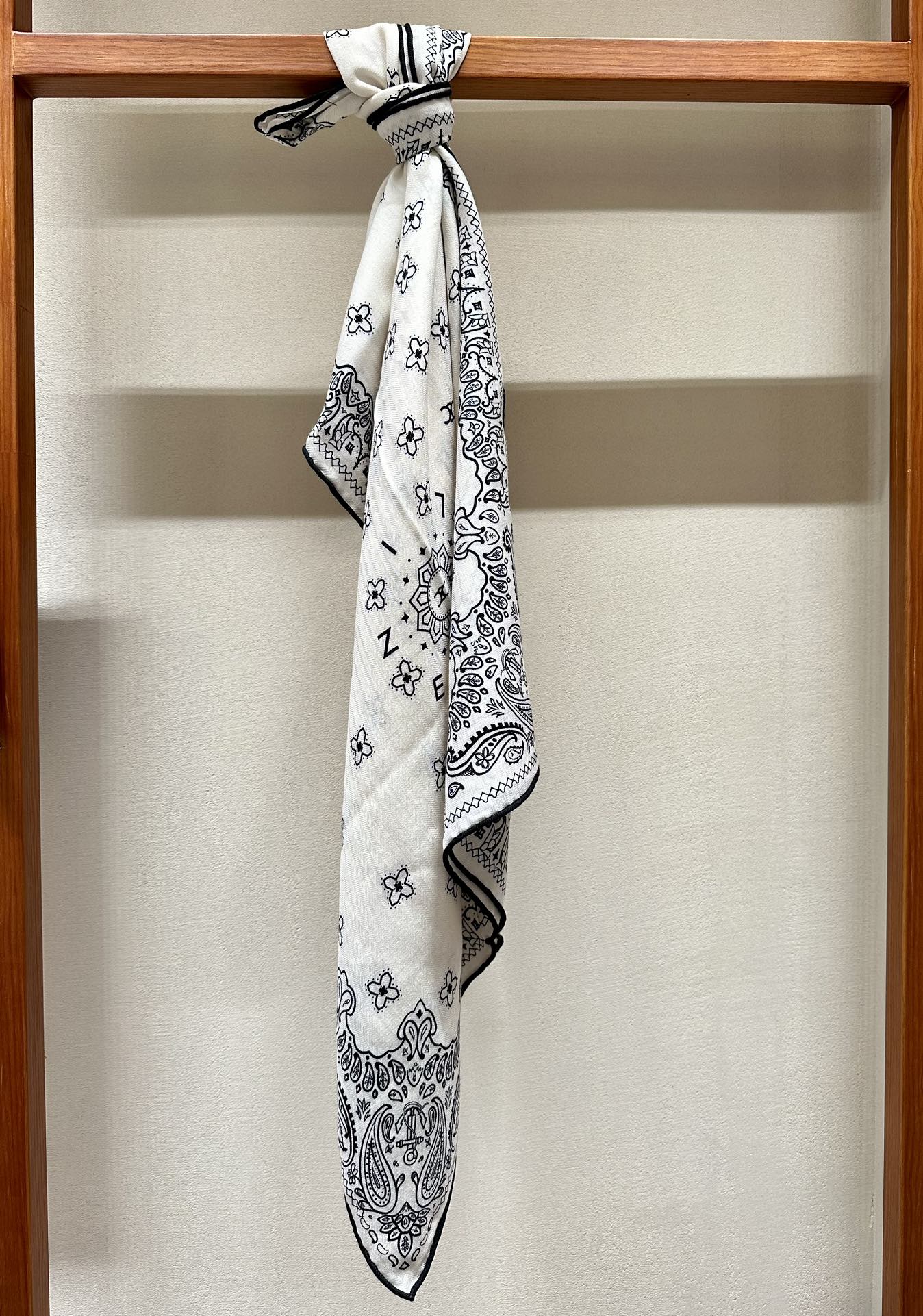 CC Scarf 185 CM In White Black Printed Pattern Cashmere Silk 371904