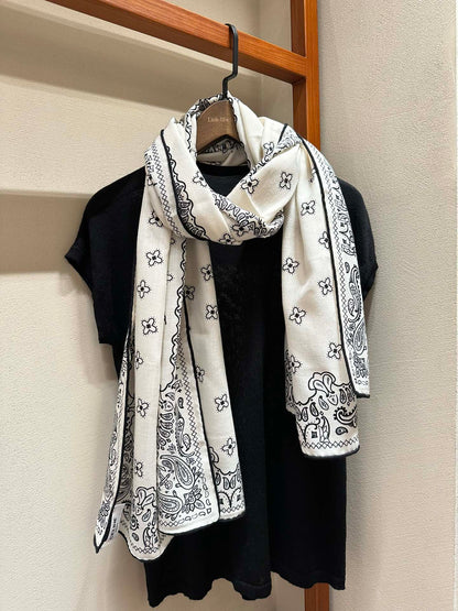 CC Scarf 185 CM In White Black Printed Pattern Cashmere Silk 371904