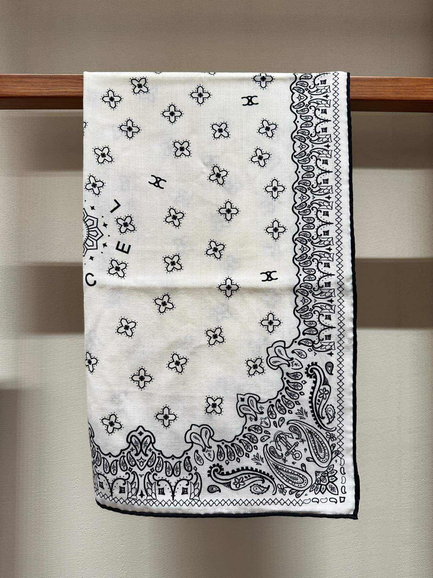 CC Scarf 185 CM In White Black Printed Pattern Cashmere Silk 371904