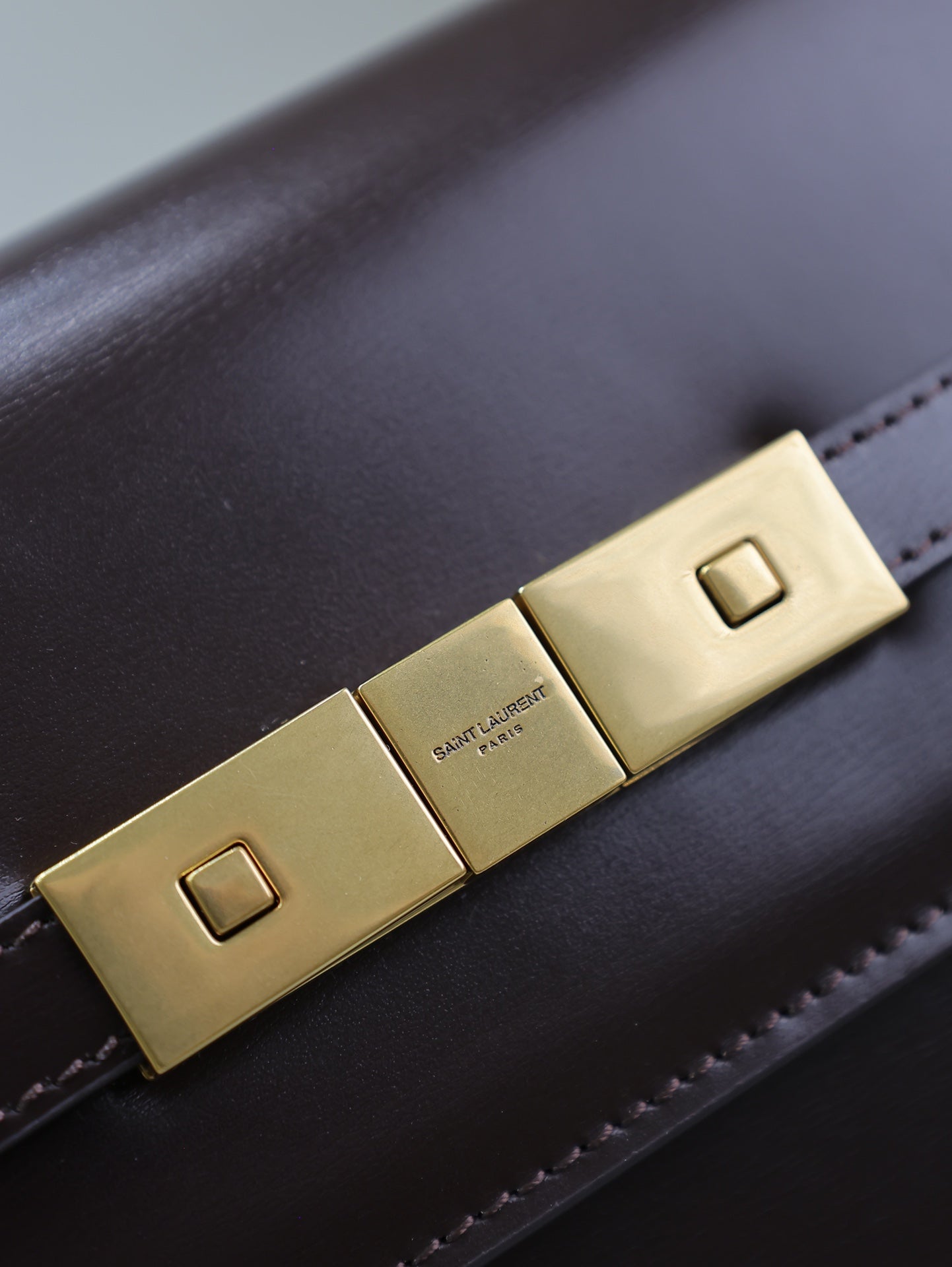 MANHATTAN IN BOX SMALL 24 IN DARK BURGUNDY CALFSKIN GOLD HARDWARE