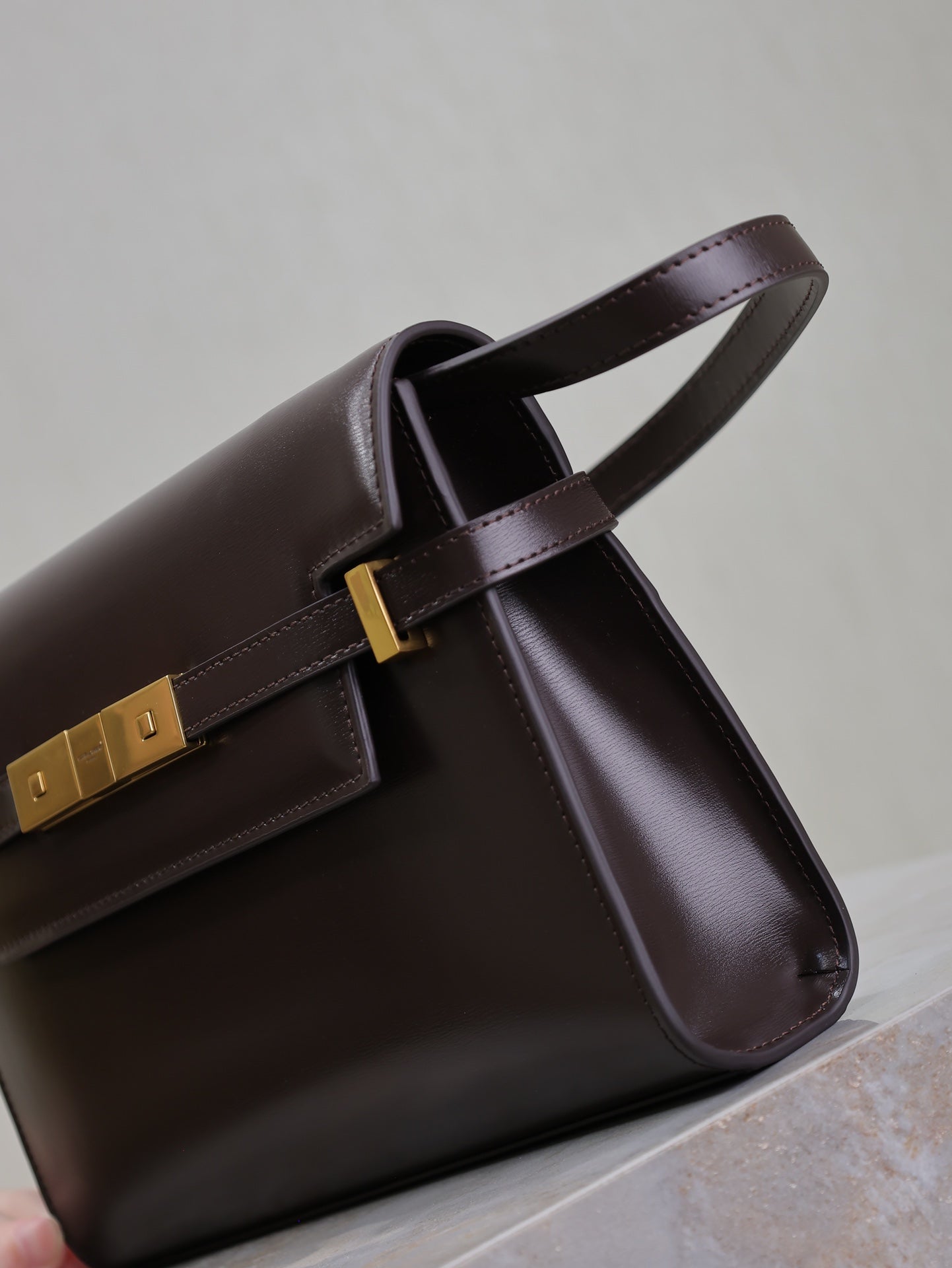MANHATTAN IN BOX SMALL 24 IN DARK BURGUNDY CALFSKIN GOLD HARDWARE