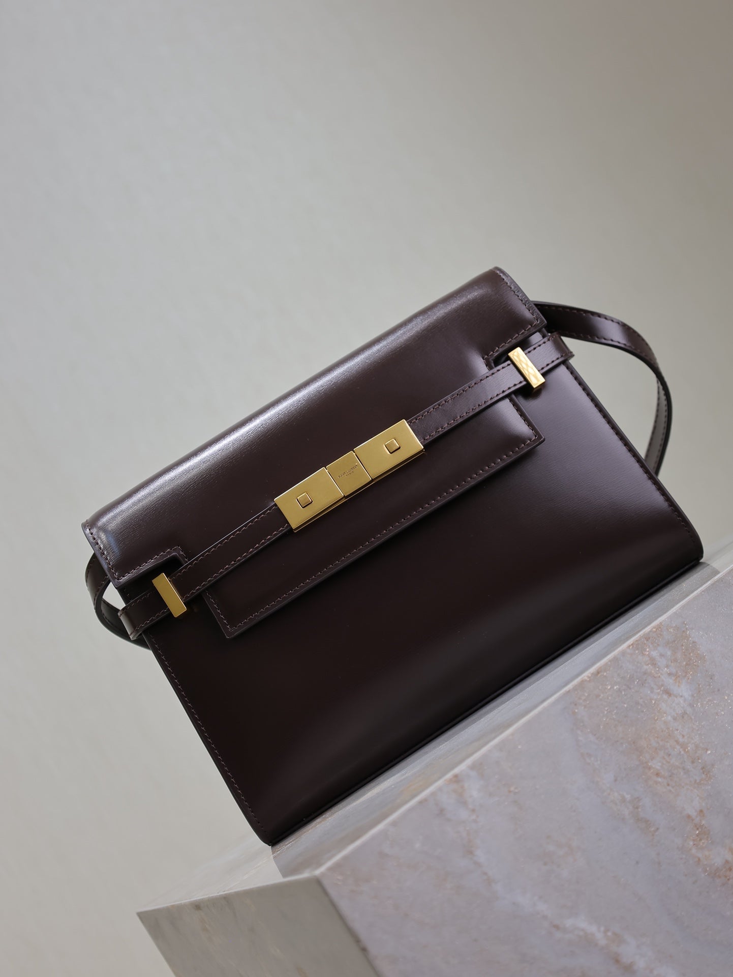 MANHATTAN IN BOX SMALL 24 IN DARK BURGUNDY CALFSKIN GOLD HARDWARE