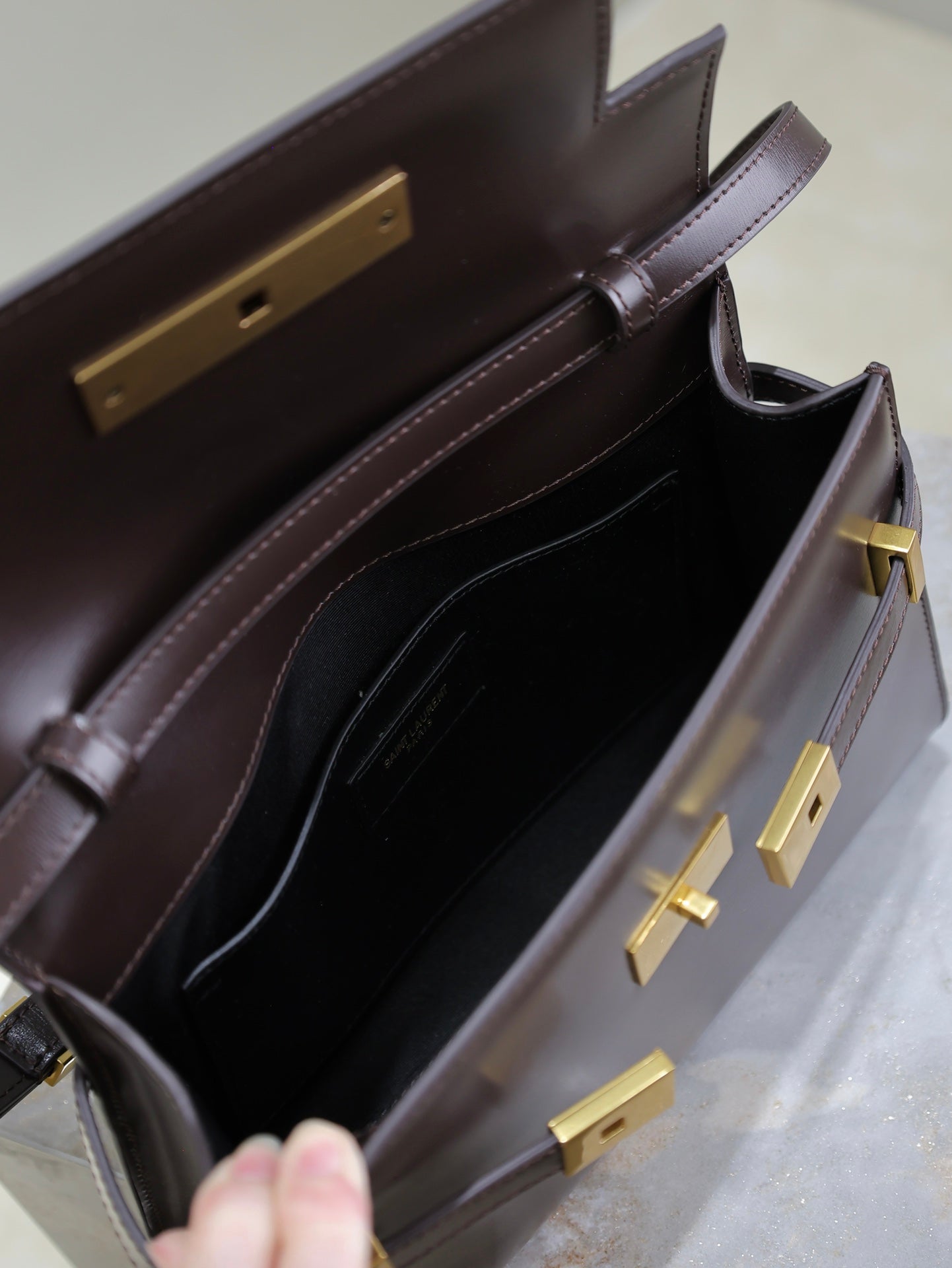 MANHATTAN IN BOX SMALL 24 IN DARK BURGUNDY CALFSKIN GOLD HARDWARE