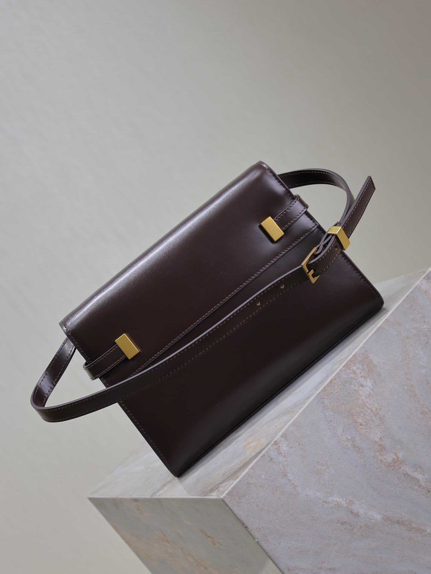 MANHATTAN IN BOX SMALL 24 IN DARK BURGUNDY CALFSKIN GOLD HARDWARE