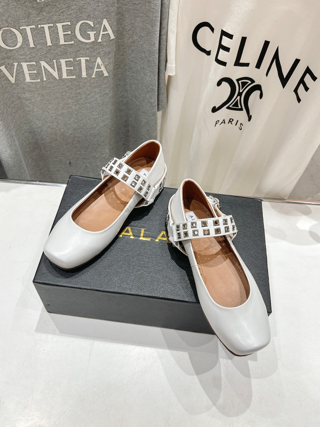 Alaila Biker Ballet Flats In White Cowhide 911438