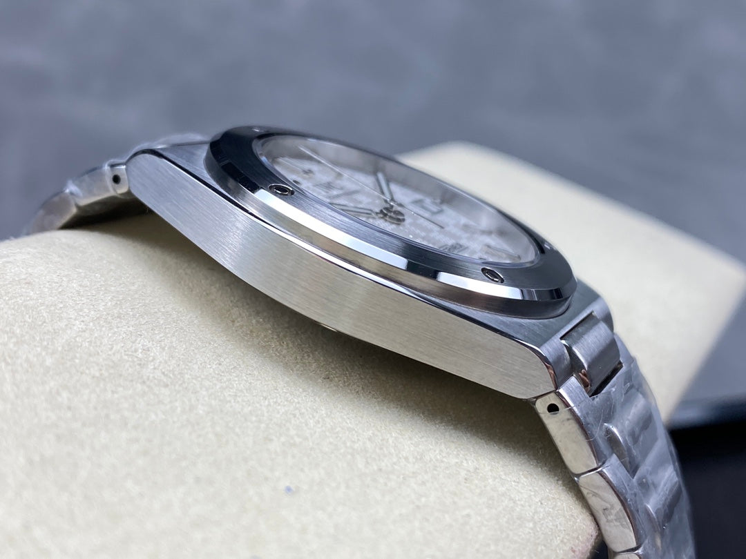 IWC Ingenieur 40mm White Dial Sliver White Numerals Steel Case