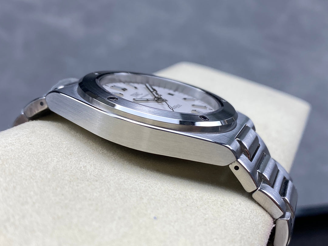 IWC Ingenieur 40mm Cream Dial Sliver White Numerals Steel Case
