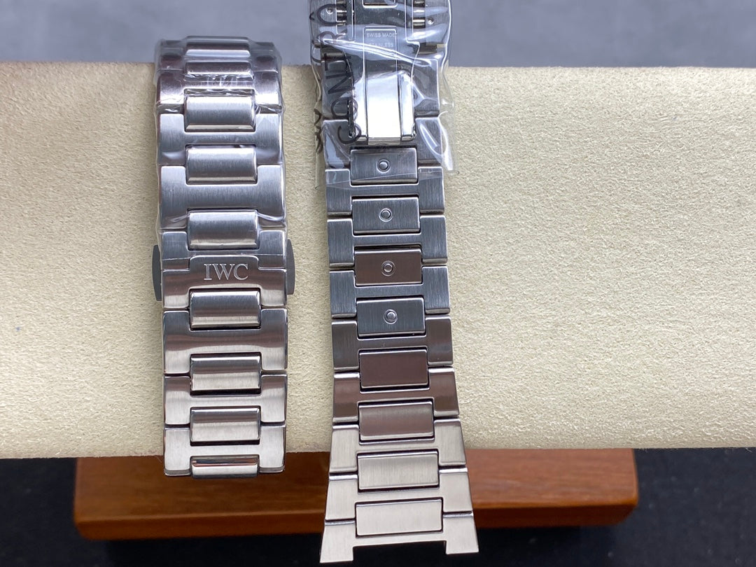 IWC Ingenieur 40mm Cream Dial Sliver White Numerals Steel Case