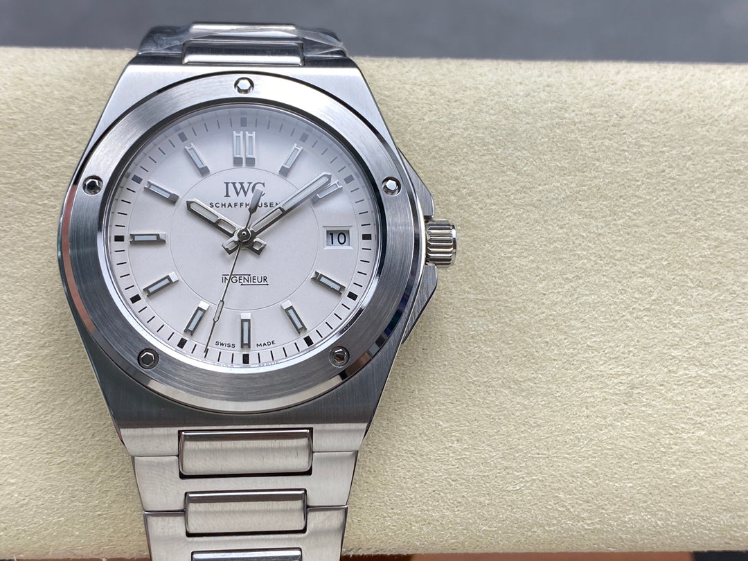 IWC Ingenieur 40mm Cream Dial Sliver White Numerals Steel Case