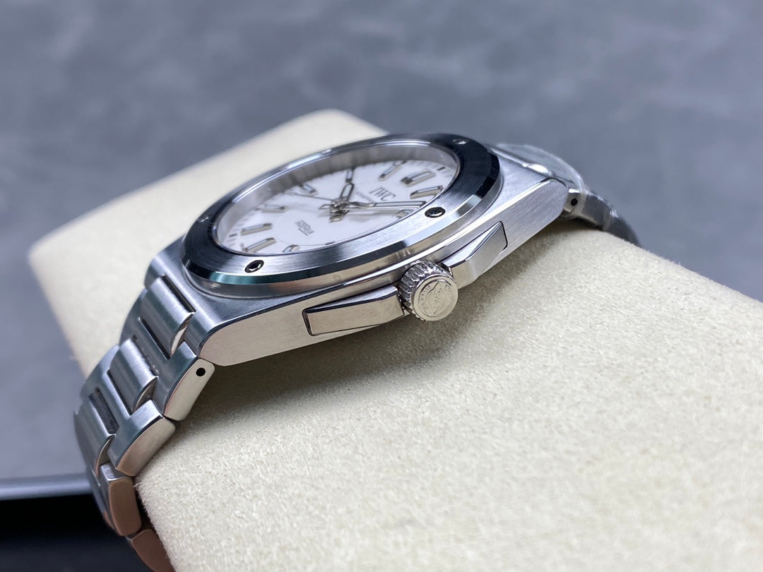 IWC Ingenieur 40mm Cream Dial Sliver White Numerals Steel Case