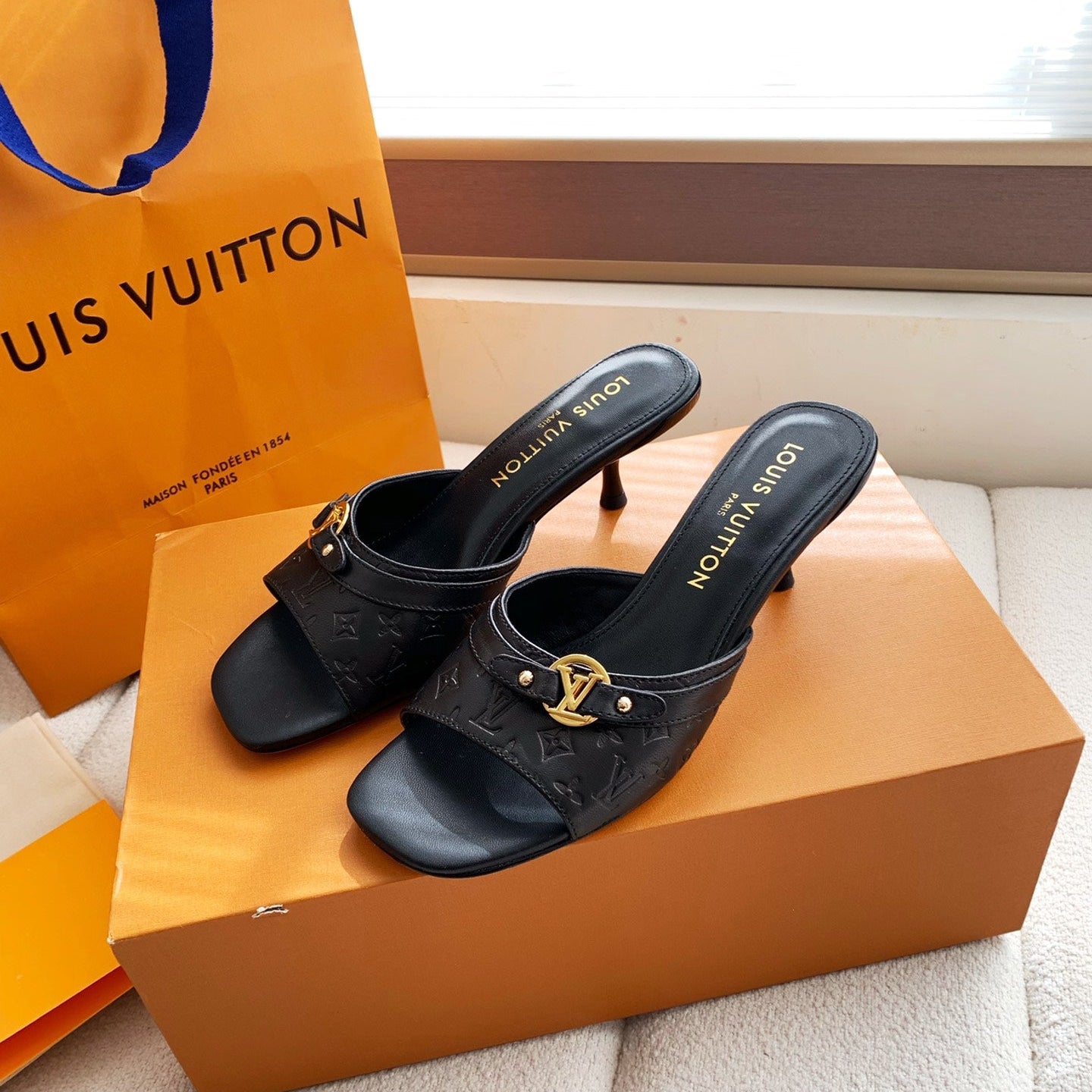 LV 26s High Heels 55 Slippers Black Sheepskin 614980