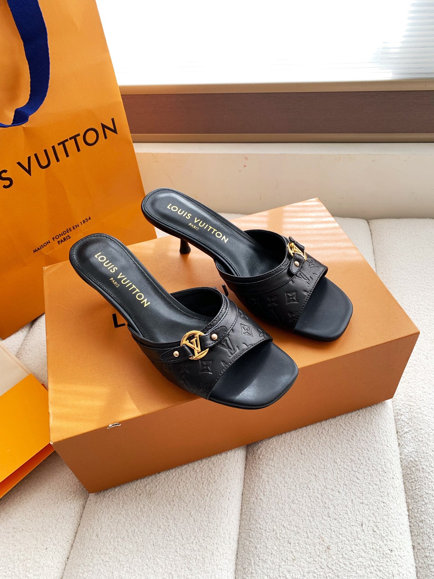 LV 26s High Heels 55 Slippers Black Sheepskin 614980
