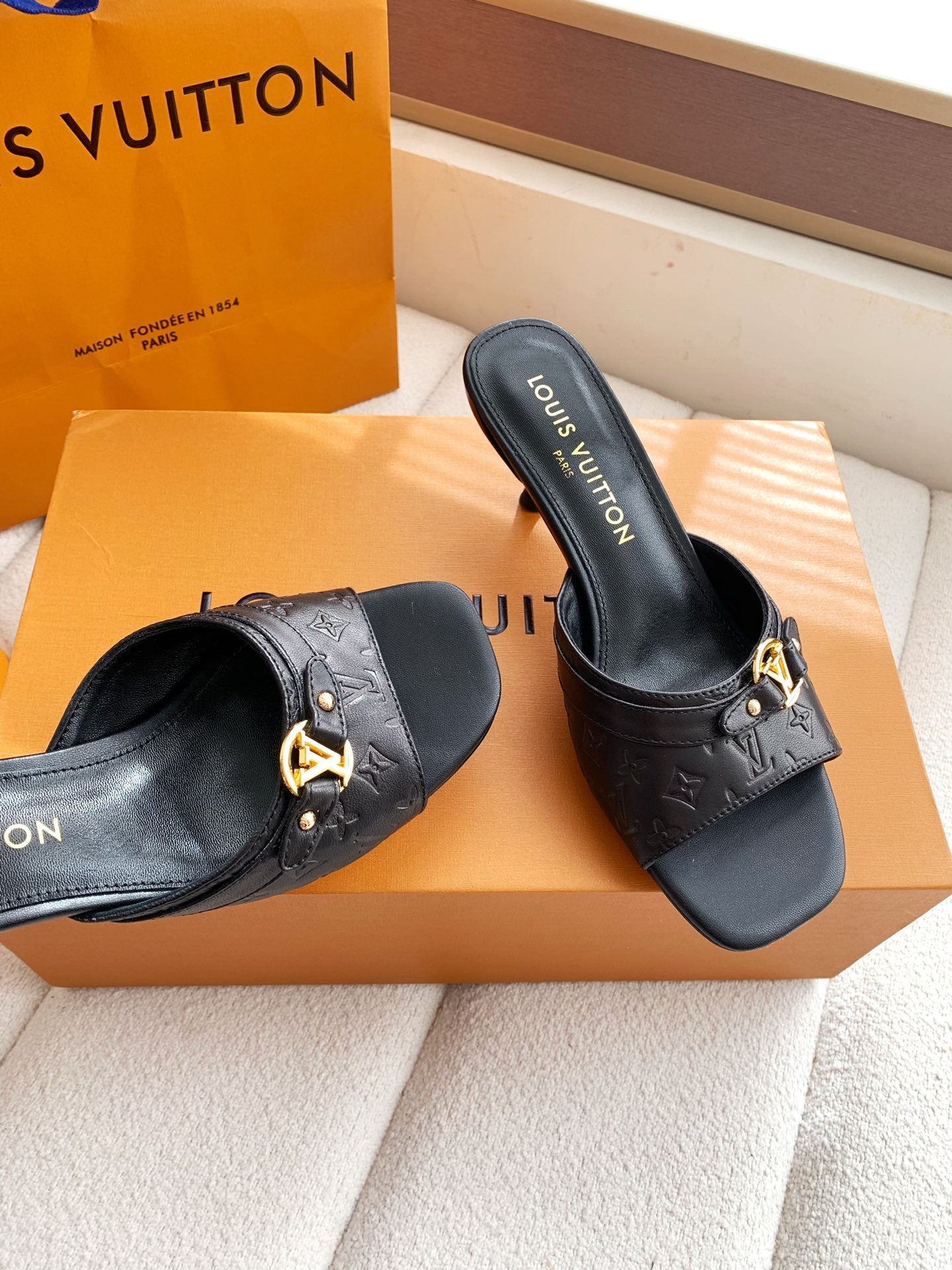 LV 26s High Heels 55 Slippers Black Sheepskin 614980