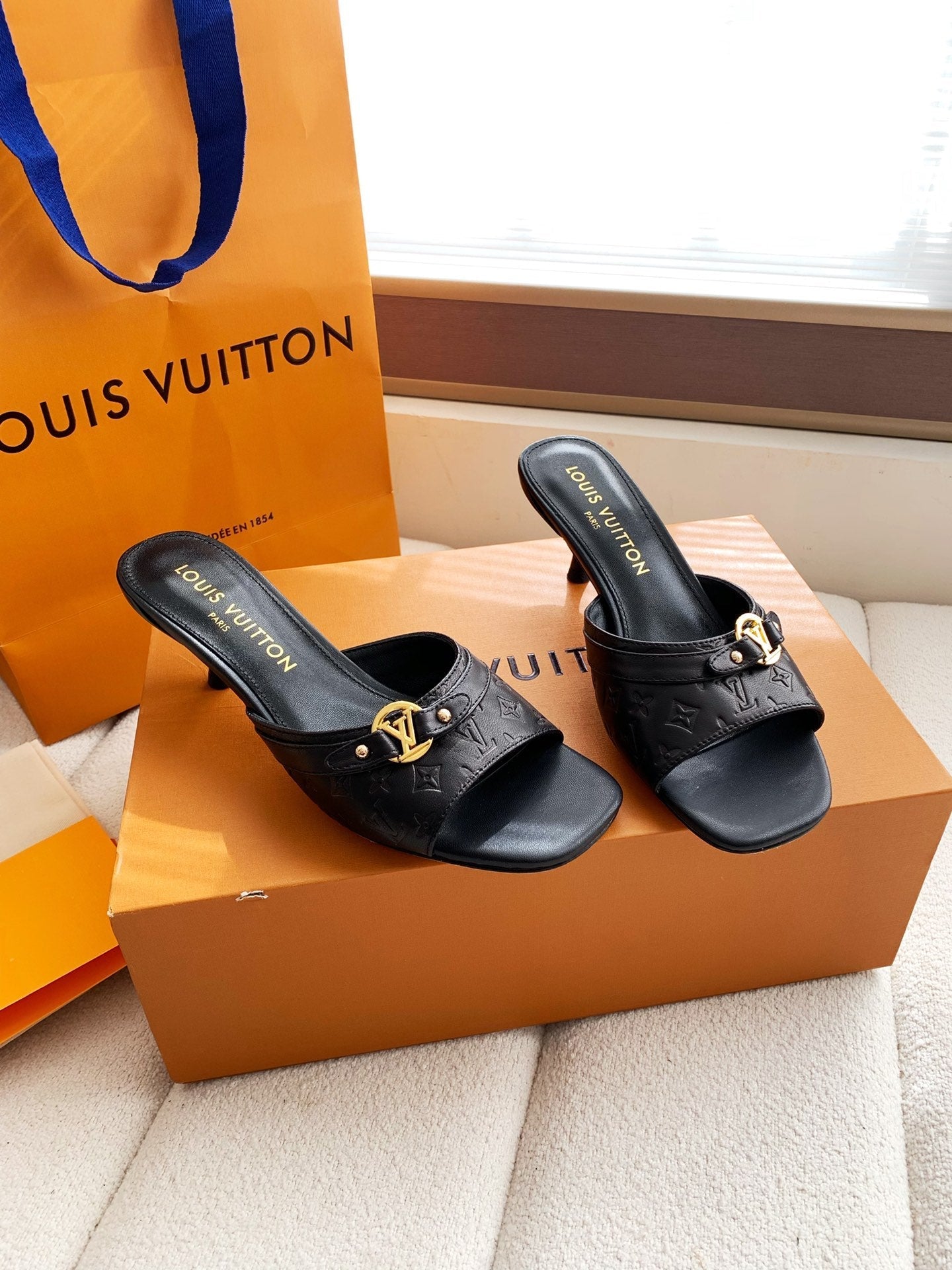 LV 26s High Heels 55 Slippers Black Sheepskin 614980
