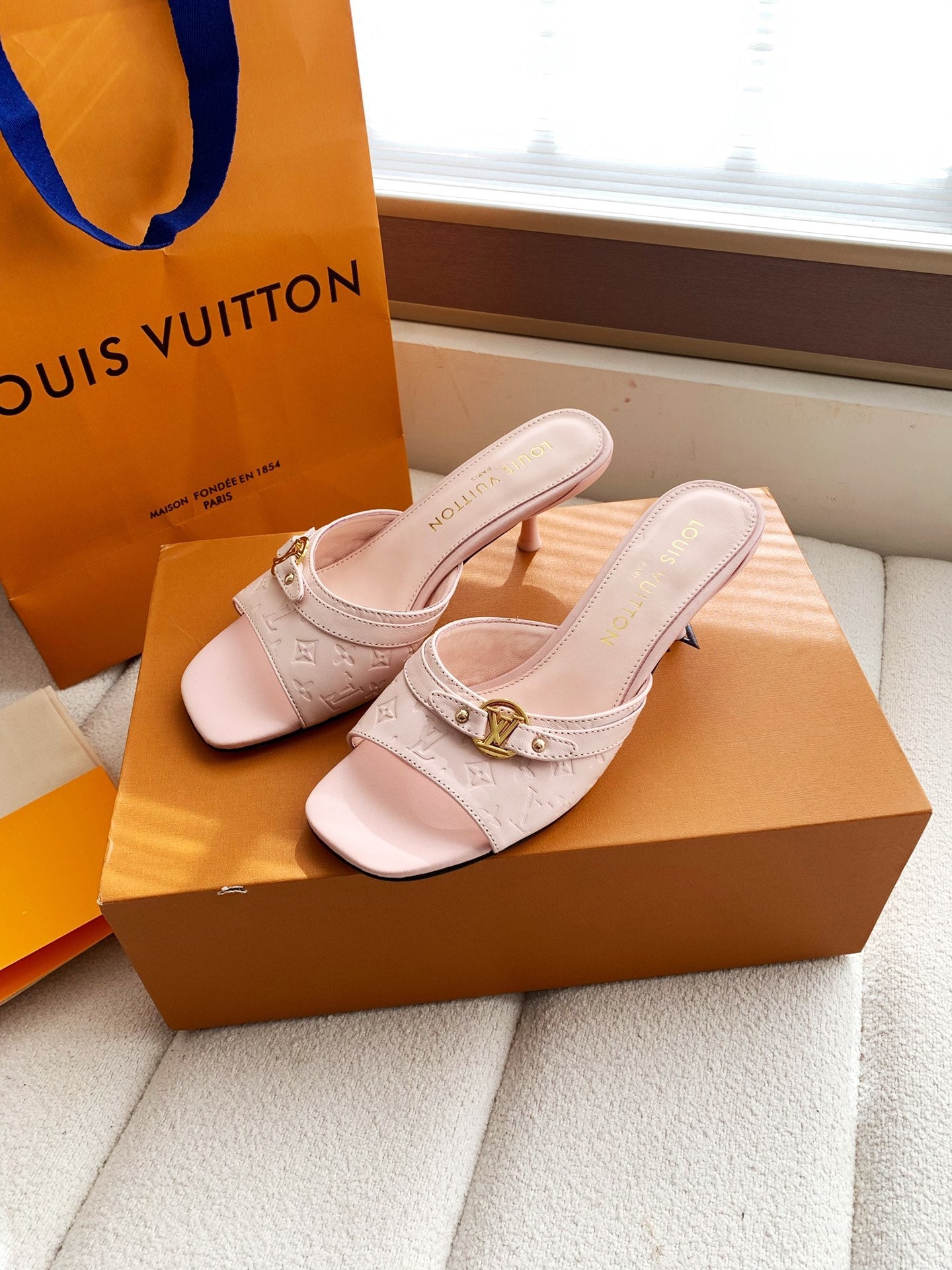 LV 26s High Heels 55 Slippers Light Pink Sheepskin 614982