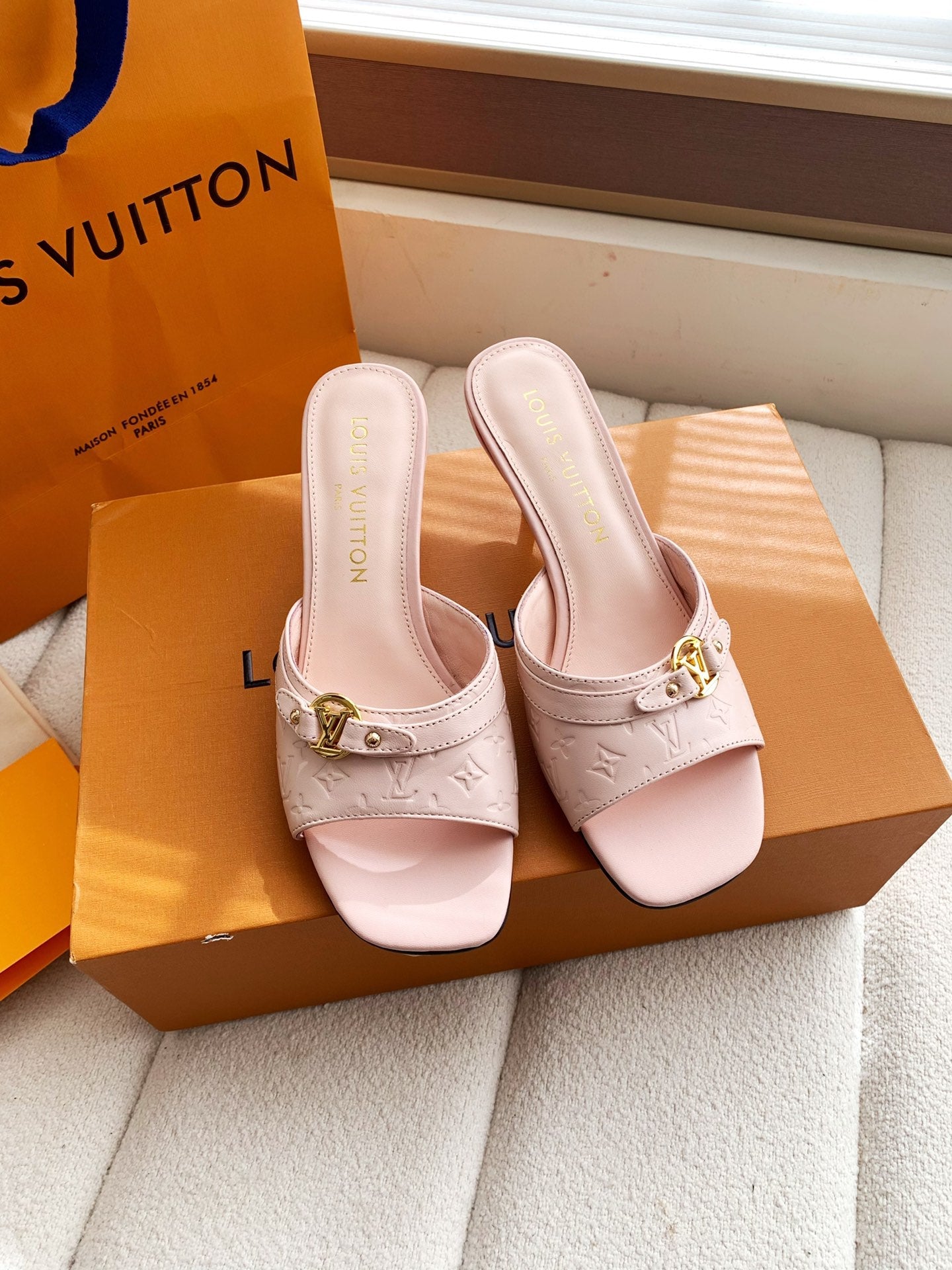 LV 26s High Heels 55 Slippers Light Pink Sheepskin 614982