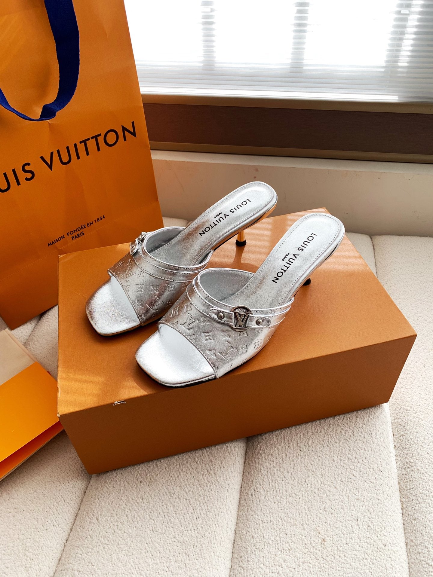 LV 26s High Heels 55 Slippers Sliver Sheepskin 614983