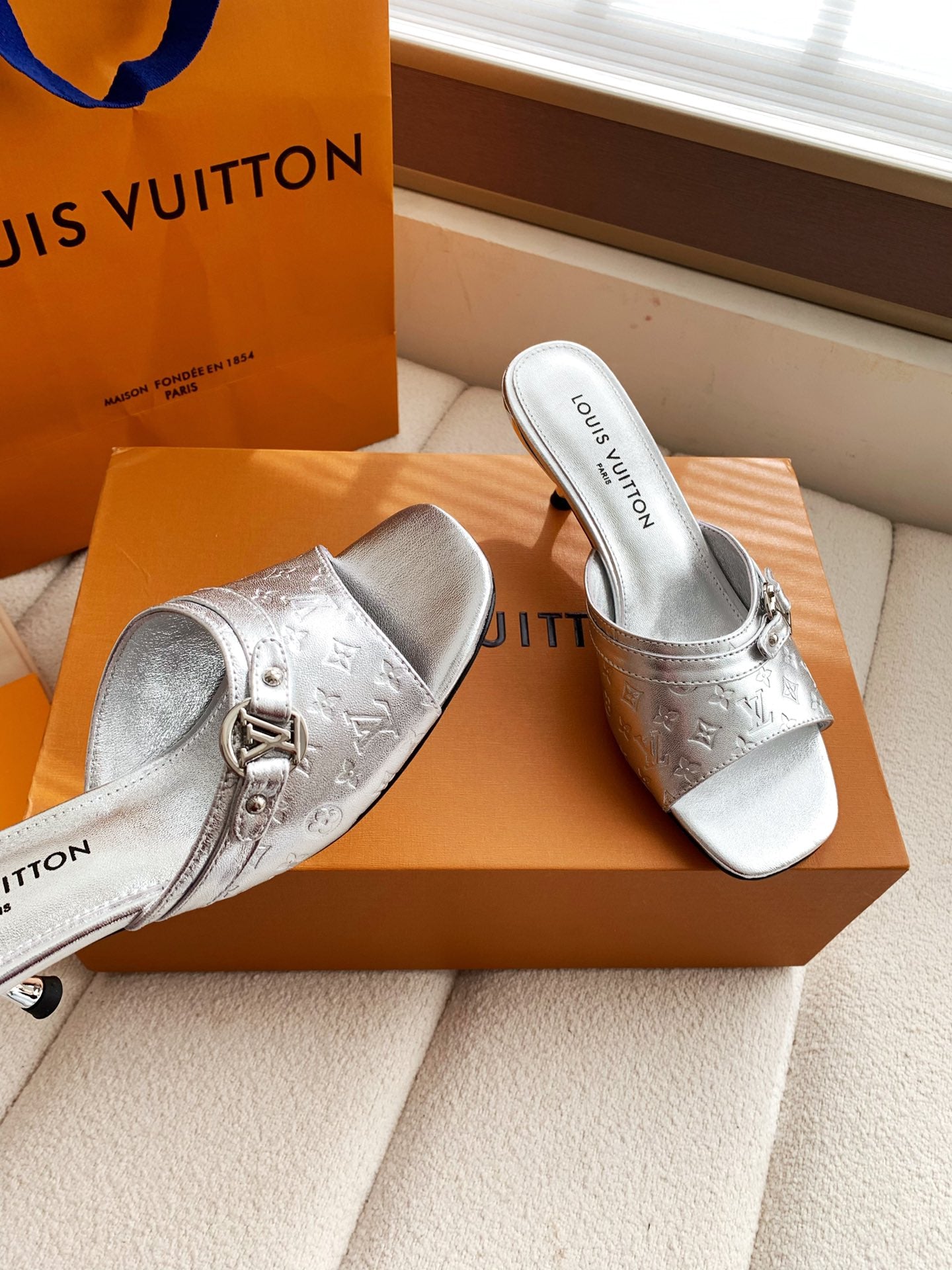 LV 26s High Heels 55 Slippers Sliver Sheepskin 614983
